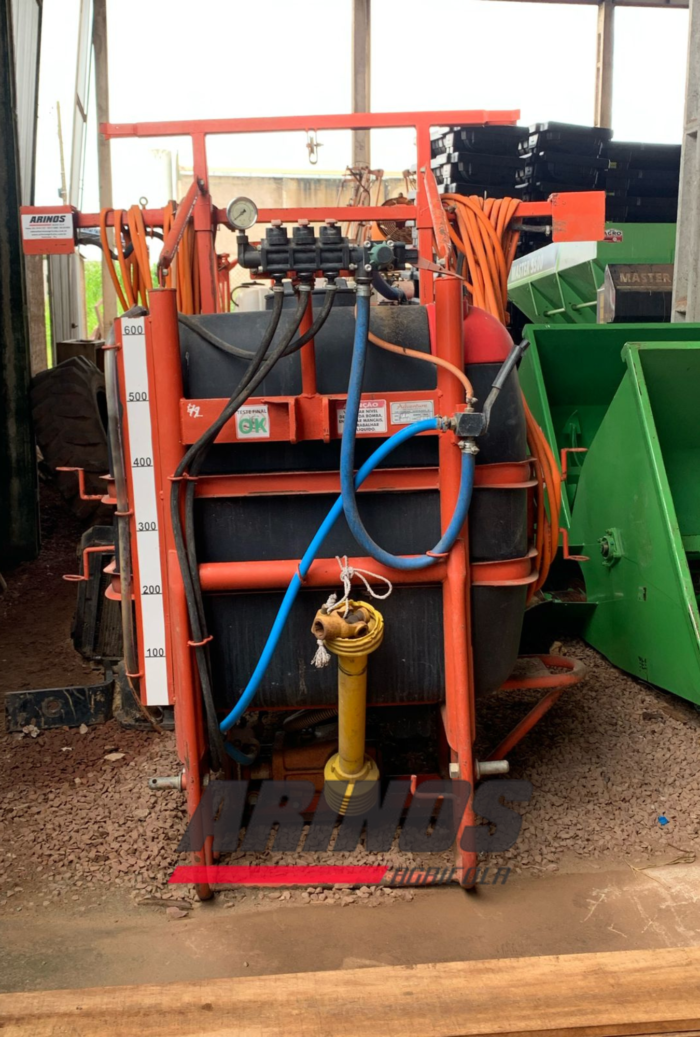 PULVERIZADOR PECUÁRIA 600 LITROS BARRA CURTA