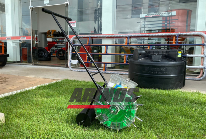 PLANTADEIRA e ADUBADEIRA DE EMPURRAR AG60