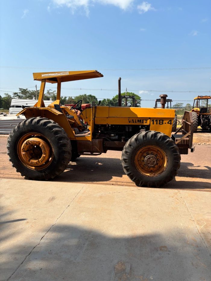 TRATOR VALMET 118 4X4 - Imagem 3