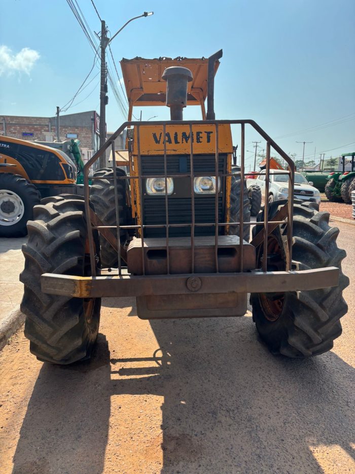TRATOR VALMET 118 4X4 - Imagem 4