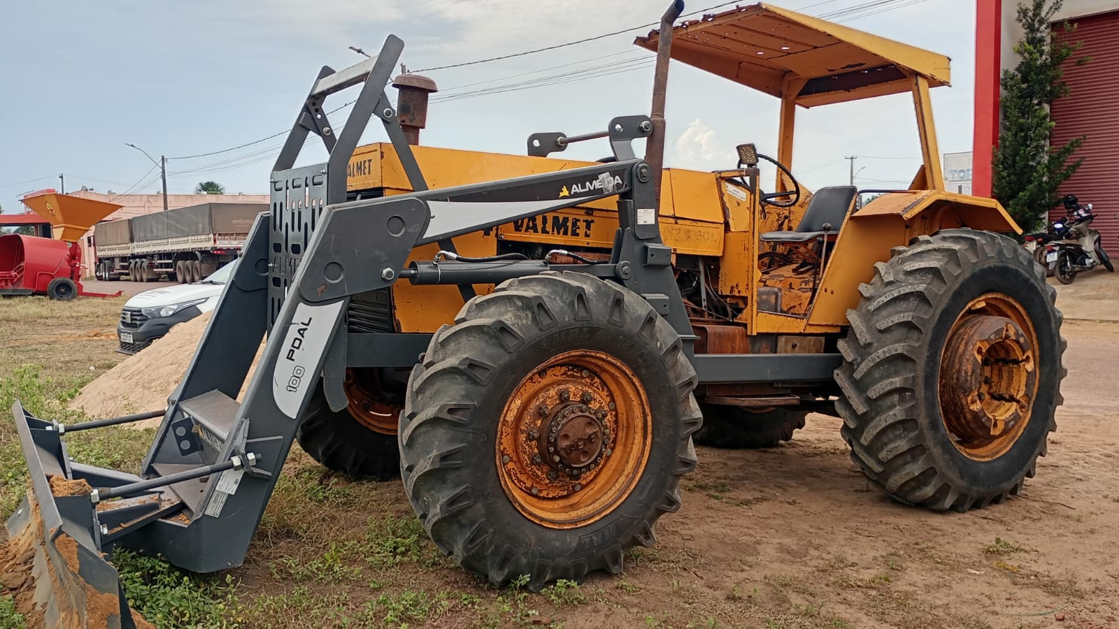 TRATOR VALMET 118 4X4 - Imagem 4