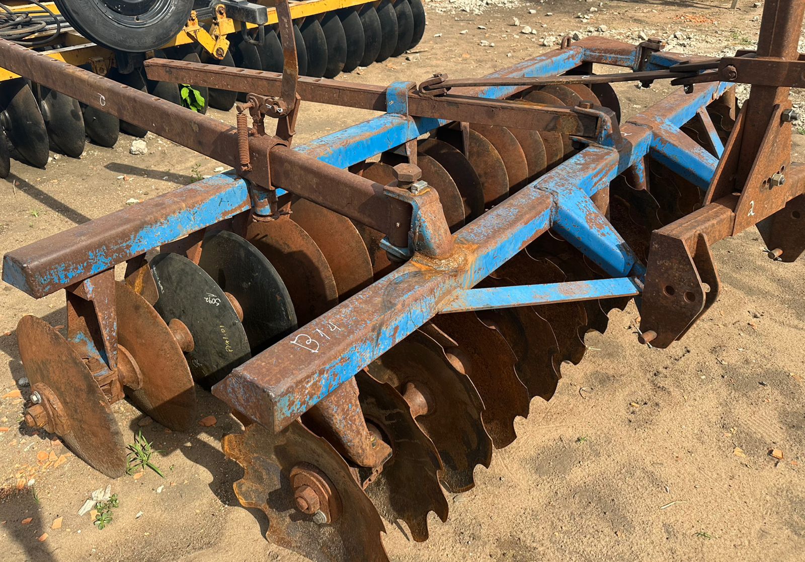 Grade Niveladora de Arrasto Tatu 36x22''. - Imagem 4