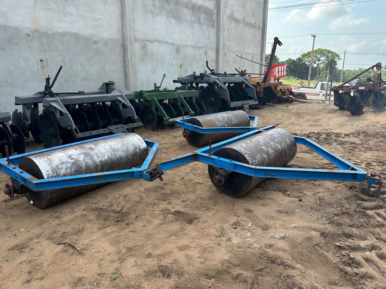 Rolo incorporador de sementes , 4 metros de lastro .