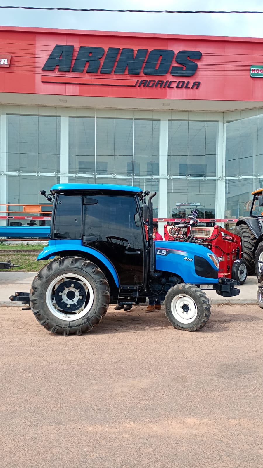 TRATOR LS R65 4X4 CABINADO 2024 . - Imagem 3