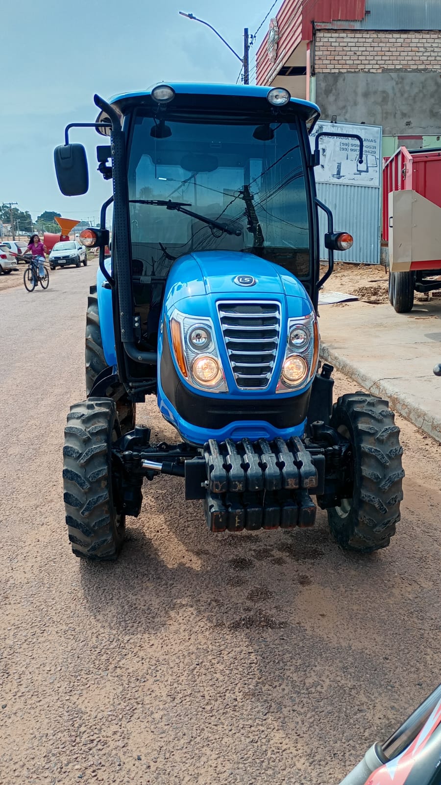 TRATOR LS R65 4X4 CABINADO 2024 .