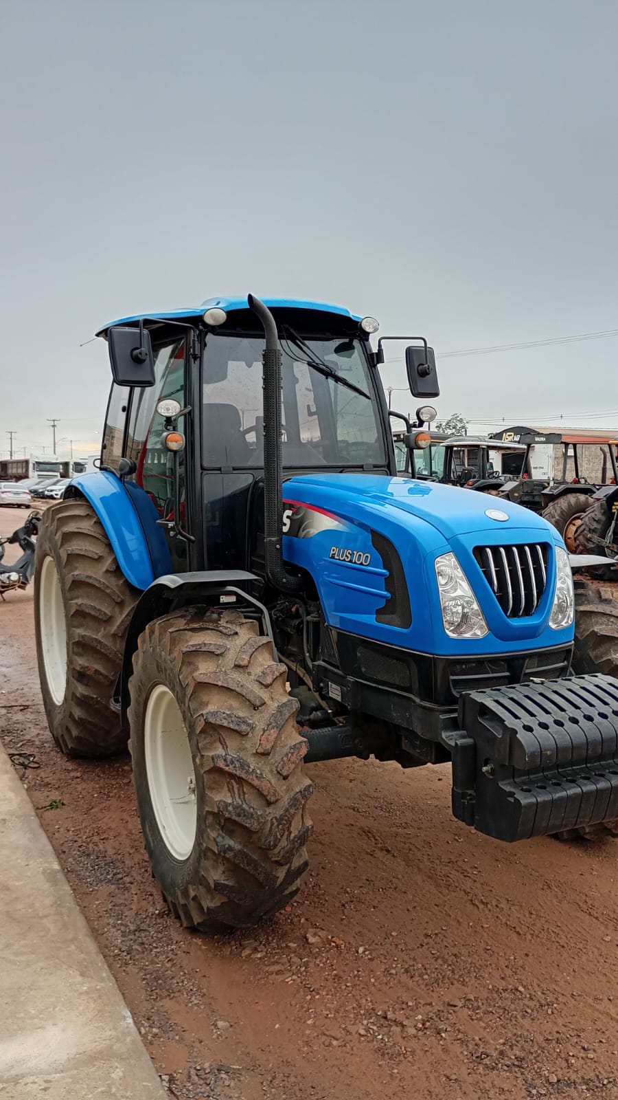 TRATOR LS PLUS100 CABINADO- ANO 2016 MOTOR MWM 4CC. - Imagem 4