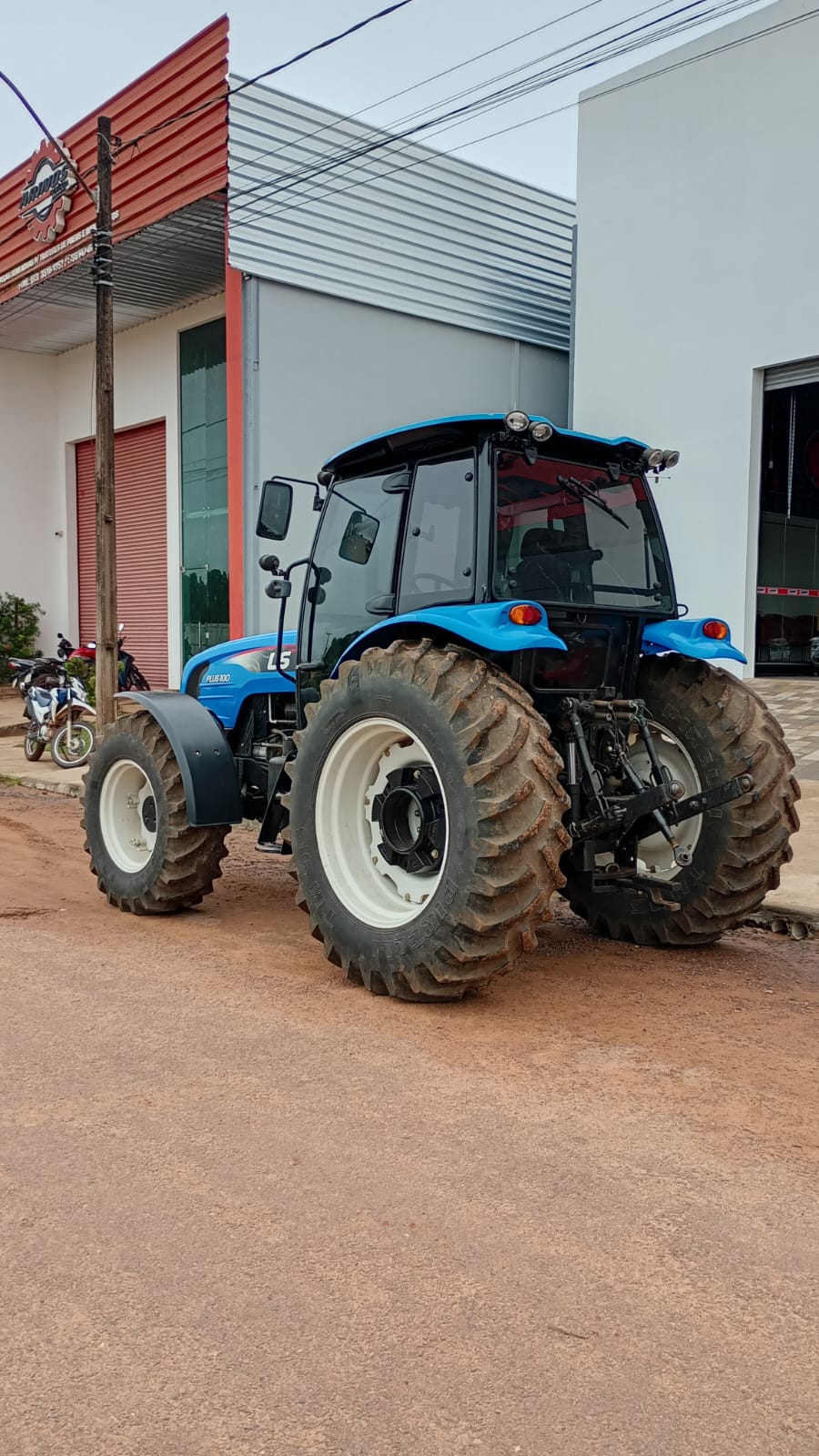 TRATOR LS PLUS100 CABINADO- ANO 2016 MOTOR MWM 4CC. - Imagem 8